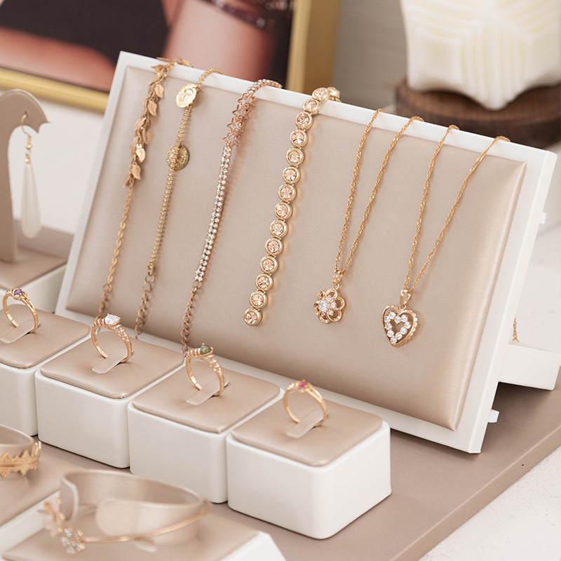 Stojak na biżuterię ze skóry,  – Luxury Watch E Jewellery recenzja i cena