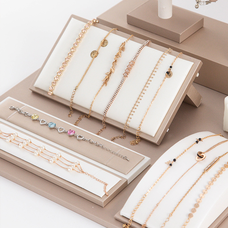 Stojak na biżuterię ze skóry,  – Luxury Watch E Jewellery recenzja i cena
