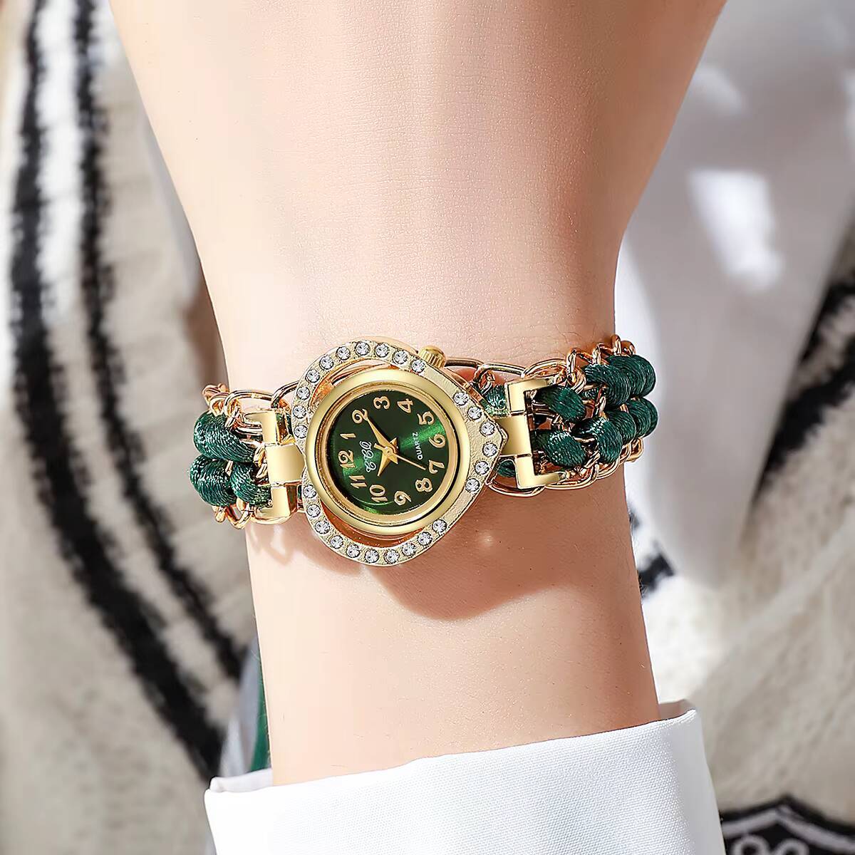 Modne damskie zegarki z cyrkon – Open Heart Watch recenzja i cena